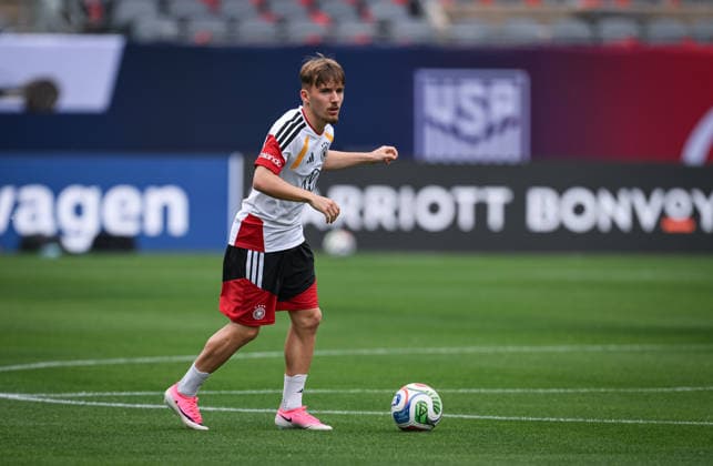 Soccer World Cup 2026 preparation Germany in Chicago 05 06 2026 Final training of the German national team at Solider Field Stadium before the test match against the USA Lennart Karl on the ball, later in training he gets injured