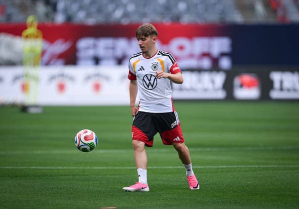 Soccer World Cup 2026 preparation Germany in Chicago 05 06 2026 Final training of the German national team at Solider Field Stadium before the test match against the USA Lennart Karl on the ball, later in training he gets injured