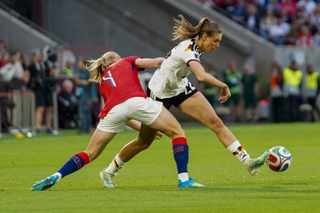 Germany Soccer FIFA Womens World Cup 2027 Qualification Europe, Matchday 5 Germany vs Norway RheinEnergieSTADION Cologne Jule Brand DFB,22 in duel with Julie Blakstad NOR,4 Copyright: xTobiasxWentzellx