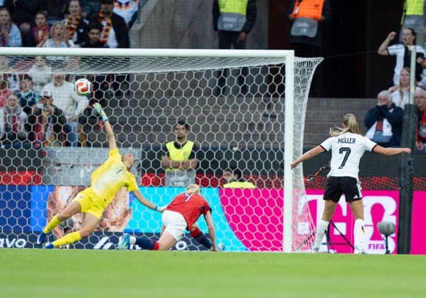 Marie Müller Mueller Germany, 7 with the shot on goal to score 1 0 Goal for Germany Cecilie Fiskerstrand Norway, 1 tries to get the ball Germany Norway, Womens Football, UEFA European Qualifiers World Cup Qualifiers Europe, RheinEnergieStadion Cologne, 05 06 2026 IMPORTANT NOTE According to the regulations of the DFL German Football League or the DFB German Football Association, it is prohibited to use or have used photographs taken in the stadium and or of the match in the form of sequential images and or video-like photo series Copyright: HMBxMedia xMarcoxBader