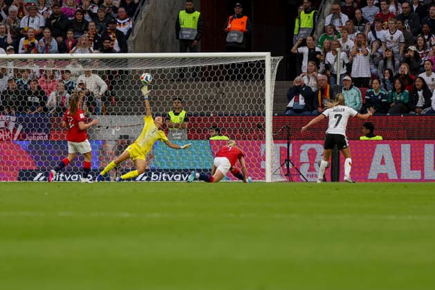 05.06.2026, GER, Fussball, Frauen, WM Qualifikation, Gruppe A 4, Saison 2025 2026, Deutschland - Norwegen Marie Müller (Deutschland) erzielt das Tor zum 1:0 Köln RheinEnergieSTADION Nordrhein-Westfalen Deutschland *** 05 06 2026, GER, Soccer, Women, World Cup Qualification, Group A 4, Season 2025 2026, Germany Norway Marie Müller Germany scores the goal for 1 0 Cologne RheinEnergieSTADION North Rhine-Westphalia Germany Copyright: xAdrianxSchlüterx