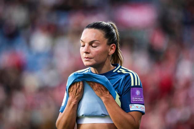 ODENSE, DENMARK 20260605 Sweden s Johanna Rytting Kaneryd r celebrates with Filippa Angeldahl after equalizing to 1 during Friday s Women s World Cup 2027 qualifier between Denmark and Sweden at Odense Stadium ODENSE DENMARK x9200x  Copyright: xAdamxIhse TTx WORLD CUP QUALIFYING DENMARK-SWEDEN