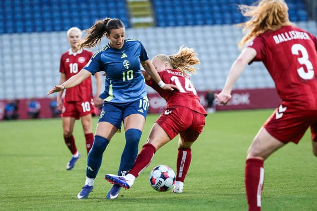 ODENSE, DENMARK 20260605 Swedens Rosa Kafaji with the ball during Fridays Womens World Cup 2027 qualifier between Denmark and Sweden at Odense Stadium ODENSE DENMARK x9200x  Copyright: xAdamxIhse TTx VM-KVAL DANMARK-SVERIGE