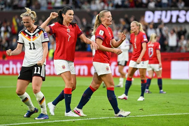 Soccer I Women I 2025 2026 season I International match I Germany Norway I 05 06 2026 Lea Schüller 11, Germany cheers, Ingrid Engen 7, Norway and Guro Bergsvand 5, Norway are shocked after the 2 goal for Germany Cologne RheinEnergieStadion North Rhine-Westphalia Germany Copyright: xLobeca InesxHähnelx