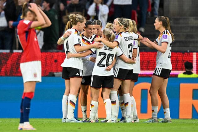 Carlotta Wamser Germany 13 cheers with the team after scoring the 2-0 goal 05 06 2025 ¢ Soccer ¢ Womens World Cup Qualification 2027, Germany vs Norway, Rheinenergiestadion, Cologne Koeln, NRW Germany Copyright: xpepphotox xHorstxMauelshagenx pep00321, pep_20260605_hm_365230