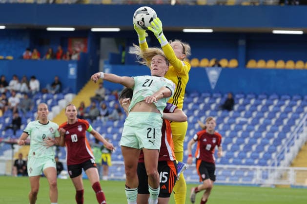 during the Women s International World Cup Qualifying Match between Portugal and Latvia at the Estadio Antonio Coimbra da Mota on June 5, 2026 in Estoril, Portugal Ana Capeta Portugal , goalkeeper Sofija Nesterova Latvia Copyright: HMBxMedia FernandoxSoares