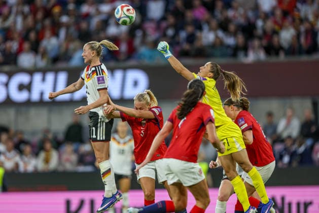 GER, Cologne, Germany vs Norway, International match, Football, FIFA, 2026 2027 season, World Cup Qualification, Rhein Energie Stadion, 5 Matchday in picture Lea Schüller Germany Women 11 , Header DFB DFL REGULATIONS PROHIBIT ANY USE OF PHOTOGRAPHS AS IMAGE SEQUENCES AND OR QUASI VIDEO, 05 06 2026 Copyright: HMBxMedia HendrikxHamelau