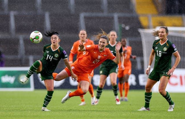 2027 FIFA Women s World Cup Qualifier, SuperValu Pairc Ui Chaoimh, Cork 5 6 2026 Republic of Ireland WNT vs The Netherlands Ireland s Marissa Sheva and Damaris Egurrola of Netherlands compete for the ball Marissa Sheva and Damaris Egurrola compete for the ball 5 6 2026  Copyright: x INPHO BenxBradyx BB3_1846