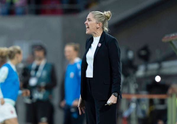 Gemma Grainger Norway, Coach gives instructions, gesticulates, gesticulates with arms, gives instructions, gesticulate, gesticolando, emotions Germany Norway, Womens Football, UEFA European Qualifiers World Cup Qualifiers Europe, RheinEnergieStadion Cologne, 05 06 2026 IMPORTANT NOTICE According to the regulations of the DFL German Football League or the DFB German Football Association, it is prohibited to use or have used photographs taken in the stadium and or of the match in the form of sequential images and or video-like photo series Copyright: HMBxMedia xMarcoxBader