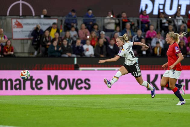 05 06 2026, GER, Football, Women, World Cup Qualification, Group A 4, Season 2025 2026, Germany Norway Lea Schüller Germany shoots on goal Cologne RheinEnergieSTADION North Rhine-Westphalia Germany Copyright: xAdrianxSchlüterx