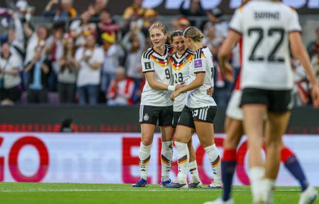 GER, Cologne, Germany vs Norway, international match, football, FIFA, 2026 2027 season, World Cup qualification, Rhein Energie Stadium, 5 matchday in picture Carlotta Wamser Germany Women 13 scores the 2 0, goal, jubilation and joy, emotions, Klara Bühl Germany , Sjoeke Nüsken Germany Women 9 DFB DFL REGULATIONS PROHIBIT ANY USE OF PHOTOGRAPHS AS IMAGE SEQUENCES AND OR QUASI VIDEO, 05 06 2026 Copyright: HMBxMedia HendrikxHamelau