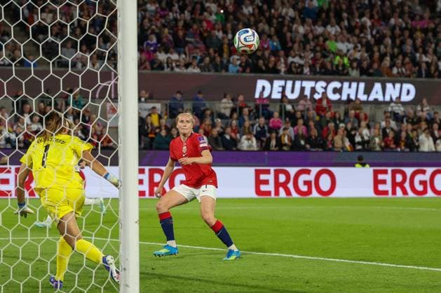 Julie Blakstad 4 Norway in action with goalkeeper Cecilie Fiskerstrand 1 Norway , Germany vs Norway, Football, Women, UEFA, World Cup Qualification, Group stage, Group D, Matchday 5 of 6, DFB, Season 2025 2026, 05 06 2026 Cologne North Rhine-Westphalia Germany Copyright: xkolbert-press MartinxAgüerax