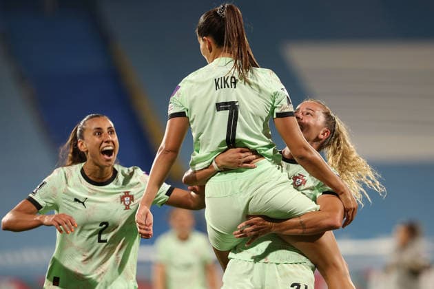 Catarina Amado Portugal , Francisca Kika Nazareth Portugal and Ana Capeta Portugal celebrate the goal to 3 0, during the FIFA Women s World Cup Brazil 2027 Qualifiers League B, Group B3 Matchday 5 match between Portugal and Latvia at Estadio Antonio Coimbra da Mota on June 5, 2026, in Estoril, Portugal Copyright: JoaquimxFerreira