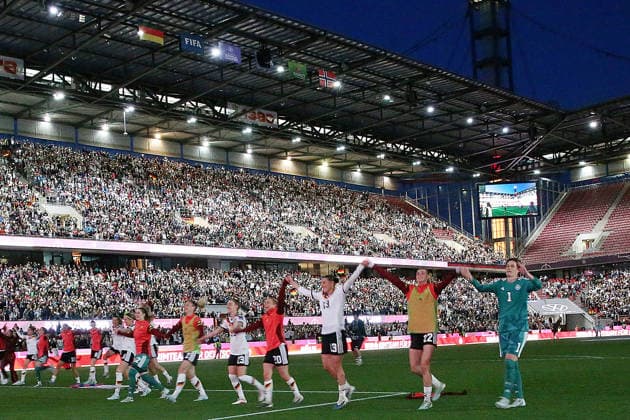 05 06 2026, xrekx, Soccer World Cup Qualification Women, Germany Norway v l Germany Carlotta Wamser Germany Team, Player, celebrate at the end of the match DFL DFB REGULATIONS PROHIBIT ANY USE OF PHOTOGRAPHS as IMAGE SEQUENCES and or QUASI VIDEO Köln