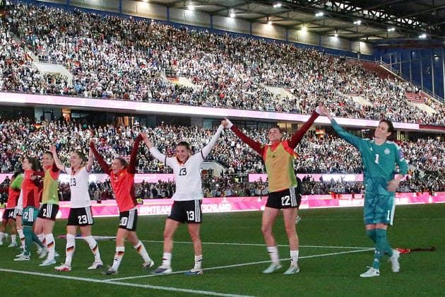 05 06 2026, xrekx, Football World Cup Qualification Women, Germany Norway v l Germany Team, Player, celebrate at the end of the match DFL DFB REGULATIONS PROHIBIT ANY USE OF PHOTOGRAPHS as IMAGE SEQUENCES and or QUASI VIDEO Köln