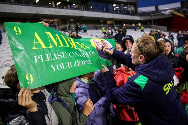 2027 FIFA Women s World Cup Qualifier, SuperValu Pairc Ui Chaoimh, Cork 5 6 2026 Republic of Ireland WNT vs The Netherlands Ireland s Amber Barrett with fans after the game Amber Barrett with fans after the game 5 6 2026  Copyright: x INPHO BenxBradyx BB1_0406