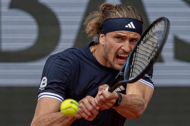 2026 French Open - Day Thirteen Alexander Zverev returns the ball against Jakub Mensik during the Roland Garros Grand Slam Tournament on Day 13 in Paris, France, on June 5, 2026. Paris France  Copyright: xRobertxSzaniszlox originalFilename:szaniszlo-notitle260605_npNSg.jpg