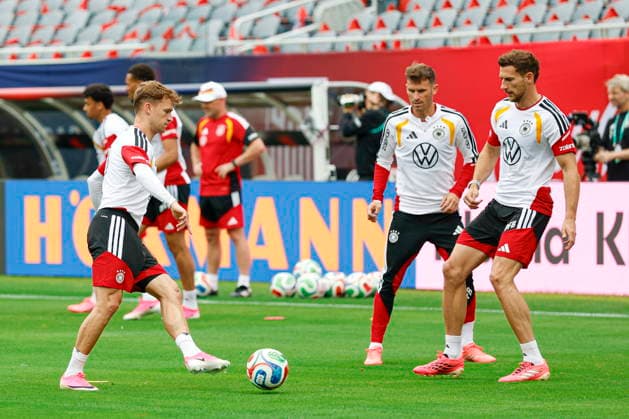Germany prepares for a friendly match against USA Germany s Joshua Kimmich (L) and teammates attend a training session at Soldier Field in Chicago, Illinois, USA, 05 June 2026. The United States and Germany will play their International Friendly, Länderspiel, Nationalmannschaft soccer match on 06 June. CHICAGO ILLINOIS USA  Copyright: xKAMILxKRZACZYNSKIx