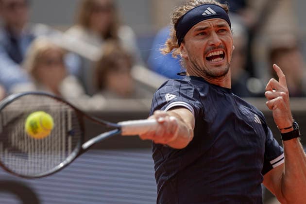 2026 French Open - Day Thirteen Alexander Zverev returns the ball against Jakub Mensik during the Roland Garros Grand Slam Tournament on Day 13 in Paris, France, on June 5, 2026. Paris France  Copyright: xRobertxSzaniszlox originalFilename:szaniszlo-notitle260605_npft0.jpg