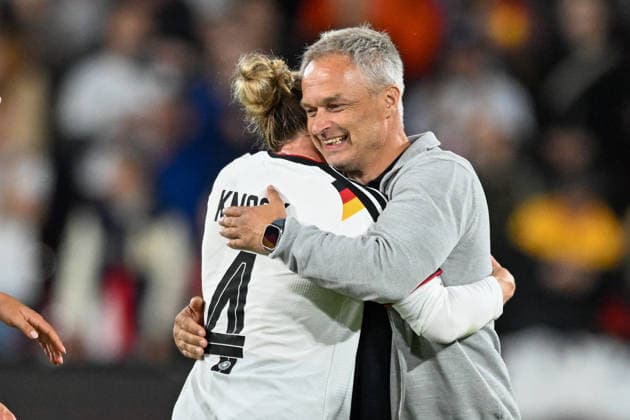 Final cheer Final cheer Emotion Joy Rebecca Knaak Germany 4 Christian Wück Germany 05 06 2025 ¢ Soccer ¢ Womens World Cup Qualification 2027, Germany vs Norway, Rheinenergiestadion, Cologne Koeln, NRW Germany Copyright: xpepphotox xHorstxMauelshagenx pep00321, pep_20260605_hm_366022