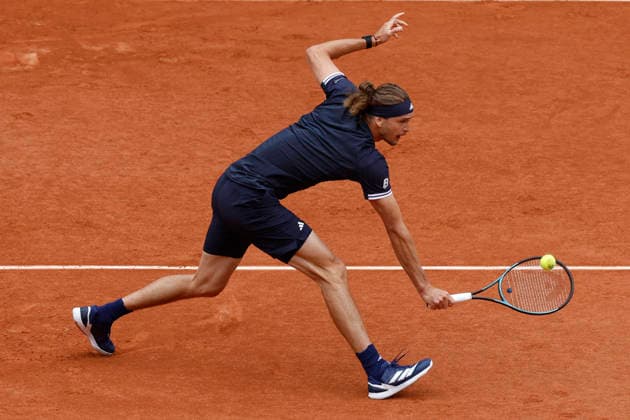 June 5, 2026, Paris, Paris, France: ALEXANDER ZVEREV (GER) in action during the tennis Grand Slam of Roland Garros 2026, men s semi final match between Mensik (CZE) and Zverev (GER) at Roland Garros Stadium. Paris France - ZUMAb253 20260605_zsp_b253_073 Copyright: xLoicxBaratouxx