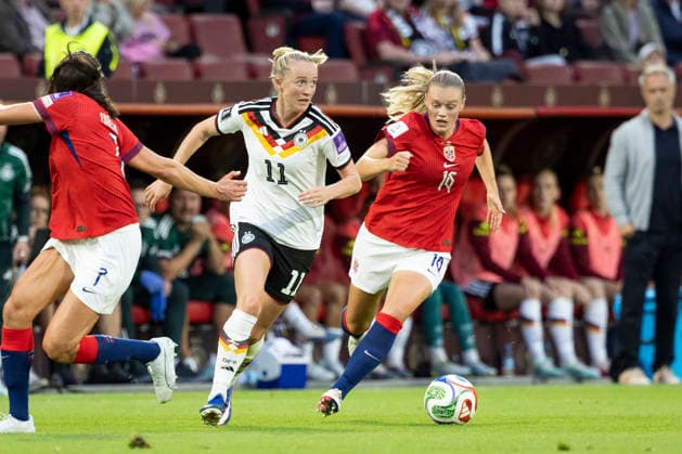 Lea SCHUELLER SCHÜLLER GER 11, left on the ball in a duel against Mathilde HARVIKEN NOR 16, right , Action, Soccer World Cup Qualification Europe Women, 2026 2027, Group A4, UEFA, Laenderspiel Deutschland GER Norwegen NOR , Endstand 2 0, am 05 06 2026 im Stadion Koeln Köln im R h e i n E n e r g i e S t a d i o n Deutschland UEFA regulations prohibit any use of photographs as image sequences and or quasi video Â