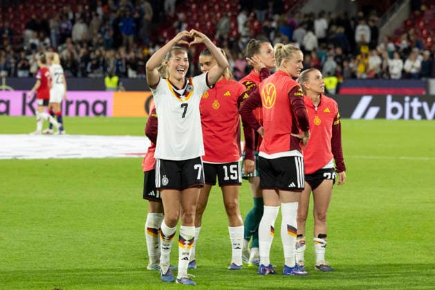 Marie MUELLER MÜLLER GER 7, mi shows a heart, joy, jubilation, laughter, after the match, Soccer World Cup Qualification Europe Women, 2026 2027, Group A4, UEFA, Laenderspiel Deutschland GER Norwegen NOR , Endstand 2 0, am 05 06 2026 im Stadion Koeln Köln im R h e i n E n e r g i e S t a d i o n Deutschland UEFA regulations prohibit any use of photographs as image sequences and or quasi video Â