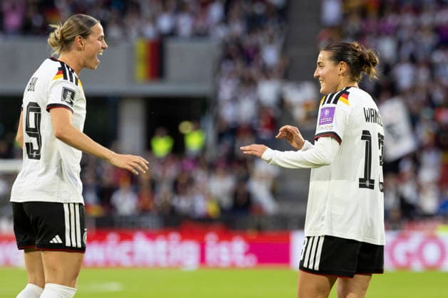 Carlotta WAMSER GER 13, right , cheers after her goal for 2 0 together with Klara BUEHL BÜHL GER 19, left , cheers, joy, laughter, Football World Cup Qualification Europe Women, 2026 2027, Group A4, UEFA, Laenderspiel Deutschland GER Norwegen NOR , Endstand 2 0, am 05 06 2026 im Stadion Koeln Köln im R h e i n E n e r g i e S t a d i o n Deutschland UEFA regulations prohibit any use of photographs as image sequences and or quasi video