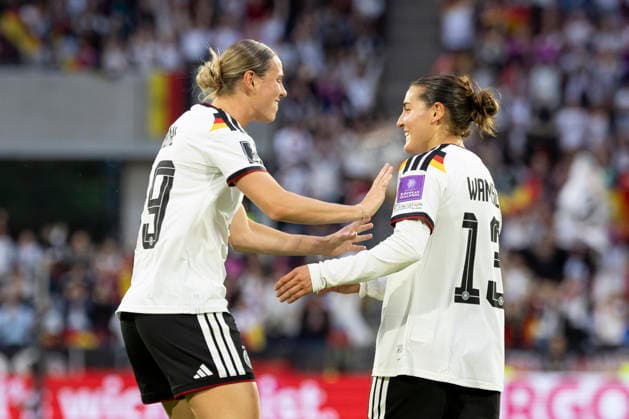 Carlotta WAMSER GER 13, right , cheers after her goal for 2 0 together with Klara BUEHL BÜHL GER 19, left , cheers, joy, laughter, Football World Cup Qualification Europe Women, 2026 2027, Group A4, UEFA, Laenderspiel Deutschland GER Norwegen NOR , Endstand 2 0, am 05 06 2026 im Stadion Koeln Köln im R h e i n E n e r g i e S t a d i o n Deutschland UEFA regulations prohibit any use of photographs as image sequences and or quasi video