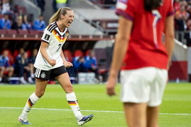 Marie MUELLER MÜLLER GER 7, li cheers after her goal for 1 0, jubilation, joy, laughter, Football World Cup Qualification Europe Women, 2026 2027, Group A4, UEFA, Laenderspiel Deutschland GER Norwegen NOR , Endstand 2 0, am 05 06 2026 im Stadion Koeln Köln im R h e i n E n e r g i e S t a d i o n Deutschland UEFA regulations prohibit any use of photographs as image sequences and or quasi video