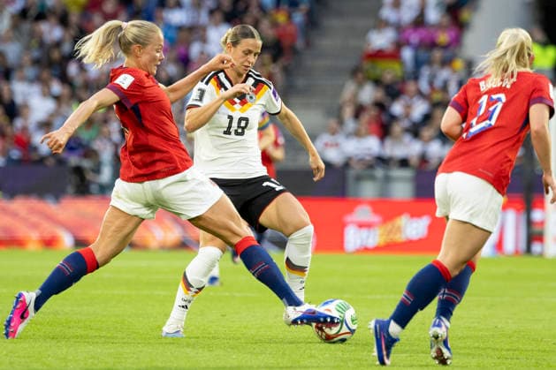 Klara BUEHL BÜHL GER 19, mi on the ball in a duel against Justine KIELLAND NOR 15, li , action, Soccer World Cup Qualification Europe Women, 2026 2027, Group A4, UEFA, international match Germany GER Norway NOR , final score 2 0, on 05 06 2026 at Stadion Koeln Köln in R h e i n E n e r g i e S t a d i o n Deutschland UEFA regulations prohibit any use of photographs as image sequences and or quasi video