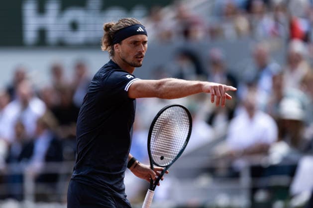 2026 French Open - Day Thirteen Alexander Zverev reacts during his men s singles semifinal match against Jakub Mensik on day 13 of the French Open tennis tournament on Court Philippe Chatrier at the Roland-Garros Complex in Paris, France. Paris France  Copyright: xIbrahimxEzzatx originalFilename:ezzat-notitle260605_npNk2.jpg