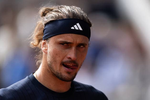 2026 French Open - Day Thirteen Alexander Zverev reacts during his men s singles semifinal match against Jakub Mensik on day 13 of the French Open tennis tournament on Court Philippe Chatrier at the Roland-Garros Complex in Paris, France. Paris France  Copyright: xIbrahimxEzzatx originalFilename:ezzat-notitle260605_np6UU.jpg