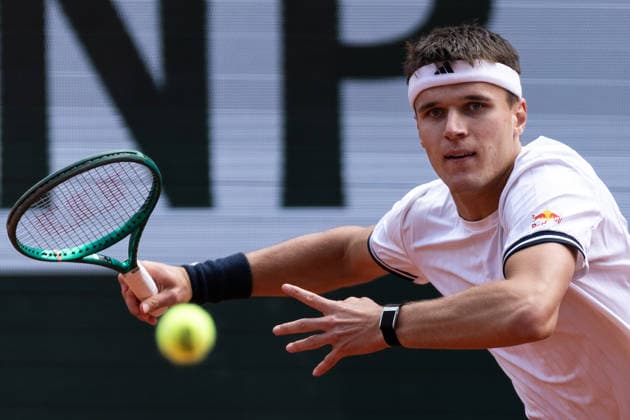2026 French Open - Day Thirteen Jakub Mensik competes in his men s singles semi-final match against Alexander Zverev on day 13 of the French Open tennis tournament on Court Philippe Chatrier at the Roland-Garros Complex in Paris, France. Paris France  Copyright: xIbrahimxEzzatx originalFilename:ezzat-notitle260605_npipG.jpg
