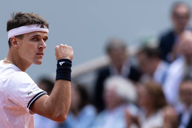 2026 French Open - Day Thirteen Jakub Mensik reacts during his semi-final men s singles match against Alexander Zverev on day 13 of the French Open tennis tournament on Court Philippe Chatrier at the Roland-Garros Complex in Paris, France. Paris France  Copyright: xIbrahimxEzzatx originalFilename:ezzat-notitle260605_npYuY.jpg
