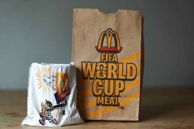 FIFA World Cup, WM, Weltmeisterschaft, Fussball McDonalds Sponsorship A wrapped McDonald s World Cup collectible cup is seen in this illustration photo in Los Angeles, California, on June 5, 2026. Los Angeles California United States  Copyright: xMichaelxYanowx originalFilename:yanow-fifaworl260605_npINn.jpg