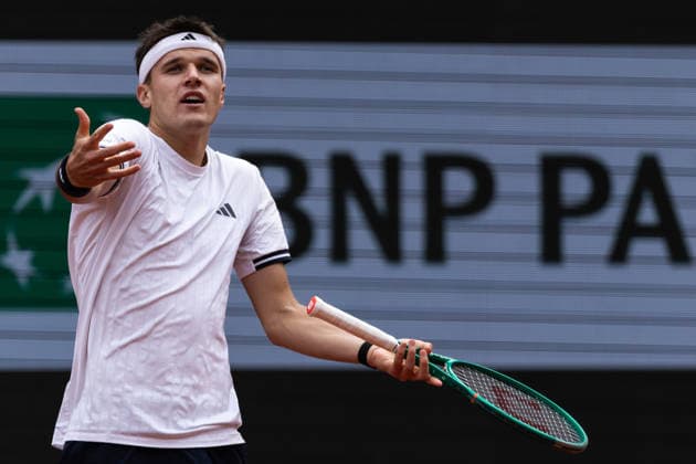 2026 French Open - Day Thirteen Jakub Mensik reacts during his semi-final men s singles match against Alexander Zverev on day 13 of the French Open tennis tournament on Court Philippe Chatrier at the Roland-Garros Complex in Paris, France. Paris France  Copyright: xIbrahimxEzzatx originalFilename:ezzat-notitle260605_npUEM.jpg