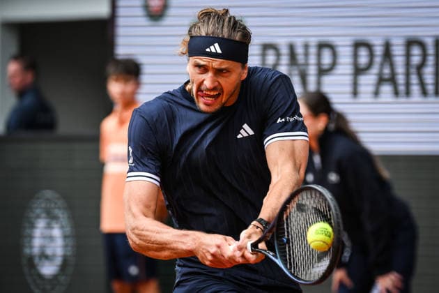 June 5, 2026, Paris, France: ALEXANDER ZVEREV of Germany in action during the tennis Grand Slam of Roland Garros 2026, men s semi final match between Mensik (CZE) and Zverev (GER) at Roland Garros Stadium. Zverev won 7:5, 6:2, 3:6, 6:3. Tennis 2026: ATP, Tennis Herren French Open: Zverev 7:5, 6:2, 3:6, 6:3 Mensik  - ZUMAm308 20260605_zsp_m308_012 Copyright: xMatthieuxMirvillex