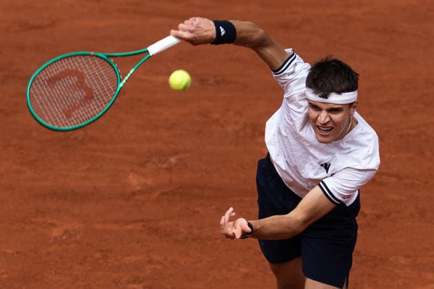 2026 French Open - Day Thirteen Jakub Mensik competes in his men s singles semi-final match against Alexander Zverev on day 13 of the French Open tennis tournament on Court Philippe Chatrier at the Roland-Garros Complex in Paris, France. Paris France  Copyright: xIbrahimxEzzatx originalFilename:ezzat-notitle260605_npdXP.jpg