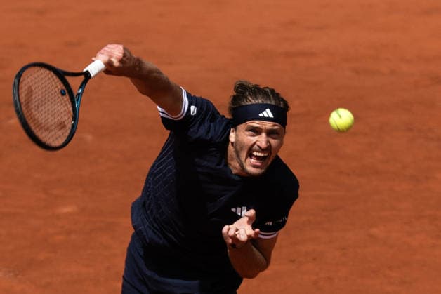2026 French Open - Day Thirteen Alexander Zverev competes in his men s singles semifinal match against Jakub Mensik on day 13 of the French Open tennis tournament at Court Philippe Chatrier in the Roland-Garros Complex, Paris, France. Paris France  Copyright: xIbrahimxEzzatx originalFilename:ezzat-notitle260605_npS5Z.jpg