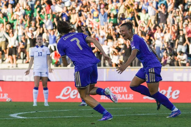 Calcio - FIFA World Cup, WM, Weltmeisterschaft, Fussball Women Photo by IPA ABACAPRESS.COM85364851 - Arianna Caruso (Italy) celebrates with teammates after scoring the 2-0 goal during Women s European Qualifiers 2027 - Italy vs Serbia, FIFA World Cup match in Pisa, Italy, June 05 2026 Pisa Italy  Copyright: xIPAxSport ABACAx