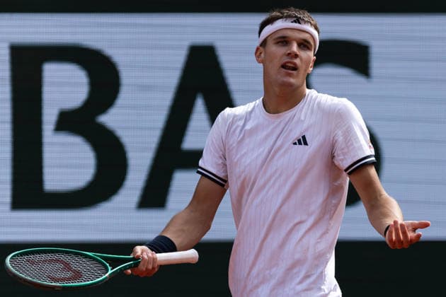 2026 French Open - Day Thirteen Jakub Mensik reacts during his semi-final men s singles match against Alexander Zverev on day 13 of the French Open tennis tournament on Court Philippe Chatrier at the Roland-Garros Complex in Paris, France. Paris France  Copyright: xIbrahimxEzzatx originalFilename:ezzat-notitle260605_npoBD.jpg