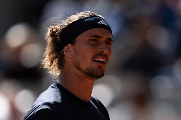 2026 French Open - Day Thirteen Alexander Zverev reacts during his men s singles semifinal match against Jakub Mensik on day 13 of the French Open tennis tournament on Court Philippe Chatrier at the Roland-Garros Complex in Paris, France. Paris France  Copyright: xIbrahimxEzzatx originalFilename:ezzat-notitle260605_npcqA.jpg