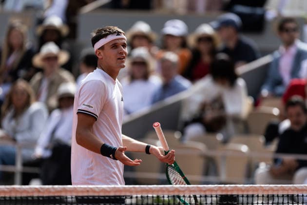 2026 French Open - Day Thirteen Jakub Mensik reacts during his semi-final men s singles match against Alexander Zverev on day 13 of the French Open tennis tournament on Court Philippe Chatrier at the Roland-Garros Complex in Paris, France. Paris France  Copyright: xIbrahimxEzzatx originalFilename:ezzat-notitle260605_npMcl.jpg