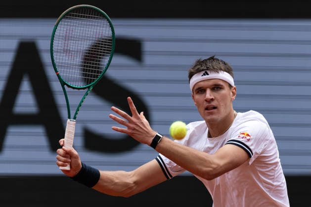 2026 French Open - Day Thirteen Jakub Mensik competes in his men s singles semi-final match against Alexander Zverev on day 13 of the French Open tennis tournament on Court Philippe Chatrier at the Roland-Garros Complex in Paris, France. Paris France  Copyright: xIbrahimxEzzatx originalFilename:ezzat-notitle260605_npStm.jpg