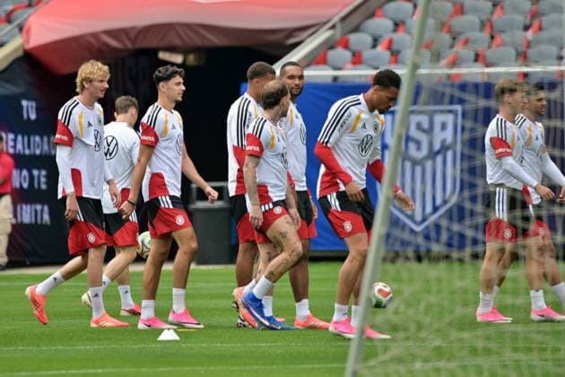 Ahead of FIFA World Cup, WM, Weltmeisterschaft, Fussball 2026 CHICAGO, ILLINOIS - JUNE 05: Players of Germany walk across the pitch during a training session at Soldier Field on June 05, 2026 in Chicago, Illinois. Germany will face the United States in an International Friendly, Länderspiel, Nationalmannschaft match on June 6 as a final warm-up game ahead of the FIFA World Cup 2026. Jacek Boczarski Anadolu Illinois United States. Editorial use only. Please get in touch for any other usage.  Copyright: x2026xAnadoluxJacekxBoczarskix