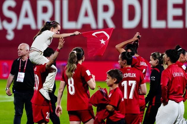 Turkiye v Northern Ireland - 2027 FIFA Women s World Cup European Qualifiers ISTANBUL, TURKIYE - JUNE 5: Players of Turkiye celebrate after winning the 2027 FIFA Women s World Cup European Qualifiers League B Group 2 match between Turkiye and Northern Ireland at Pendik Stadium in Istanbul, Turkiye on June 5, 2026. Erhan Elaldi Anadolu Istanbul Turkey. Editorial use only. Please get in touch for any other usage.  Copyright: x2026xAnadoluxErhanxElaldix