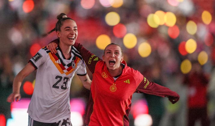 GER, Cologne, Germany vs. Norway, international match, football, FIFA, 2026 2027 season, World Cup qualification, Rhein Energie Stadium, matchday 5 in the picture Cheers, joy and emotions for the German womens national team, after the 2 0 victory by goals, the DFB eleven and team are qualified for the World Cup in Brazil, Sophia Kleinherne Germany Women 23 and Elisa Senß Germany Women 20 DFB DFL REGULATIONS PROHIBIT ANY USE OF PHOTOGRAPHS AS IMAGE SEQUENCES AND OR QUASI VIDEO, 05 06 2026 Copyright: HMBxMedia HendrikxHamelau