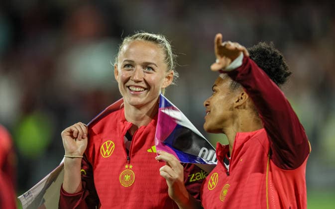 GER, Cologne, Germany vs. Norway, international match, football, FIFA, 2026 2027 season, World Cup qualification, Rhein Energie Stadium, 5 matchday in the picture Cheers, joy and emotions at the German womens national team, after the 2 0 victory by goals the DFB eleven and team is qualified for the World Cup in Brazil, Lea Schüller Germany Women 11 DFB DFL REGULATIONS PROHIBIT ANY USE OF PHOTOGRAPHS AS IMAGE SEQUENCES AND OR QUASI VIDEO, 05 06 2026 Copyright: HMBxMedia HendrikxHamelau