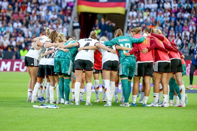 05 06 2026, xsscx, soccer, international match, world cup qualification women, Germany Norway, Rhein Energie Stadion in Cologne The team of Germany before the match in the circle DFB regulations prohibit any use of photographs as image sequences and or quasi video Photo xSandraxScherningxPressefotoKochx Nordrhein Westfalen Germany